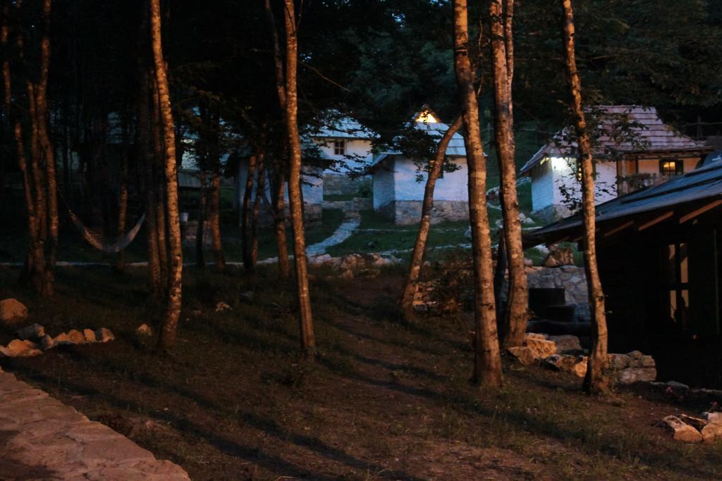 Camp Divlja Rijeka Hum Exterior foto